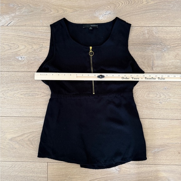 Harve Benard Black Sleeveless Crepe Top with Gold Center Zipper Size Medium - Picture 7 of 8